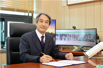 [일반동정]&nbsp;이근배 총장 공식 임기 시작