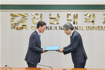 [일반동정]&nbsp;신임 보직 교수 임명장 수여