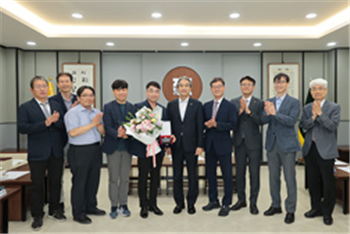 [일반동정]&nbsp;‘이달의 전남대인’ 시상식 개최