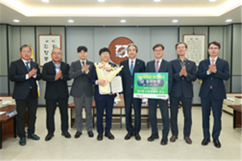 [일반동정]&nbsp;김수형 교수 AI융합대학 발전기금 전달식 참석